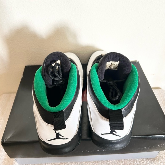 Jordan 10 Retro Seattle size 10 310805-137 2019 PRE-OWNED with OG BOX - Picture 6 of 9